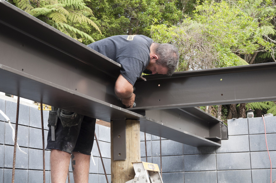 Garrick fixes the beams together.